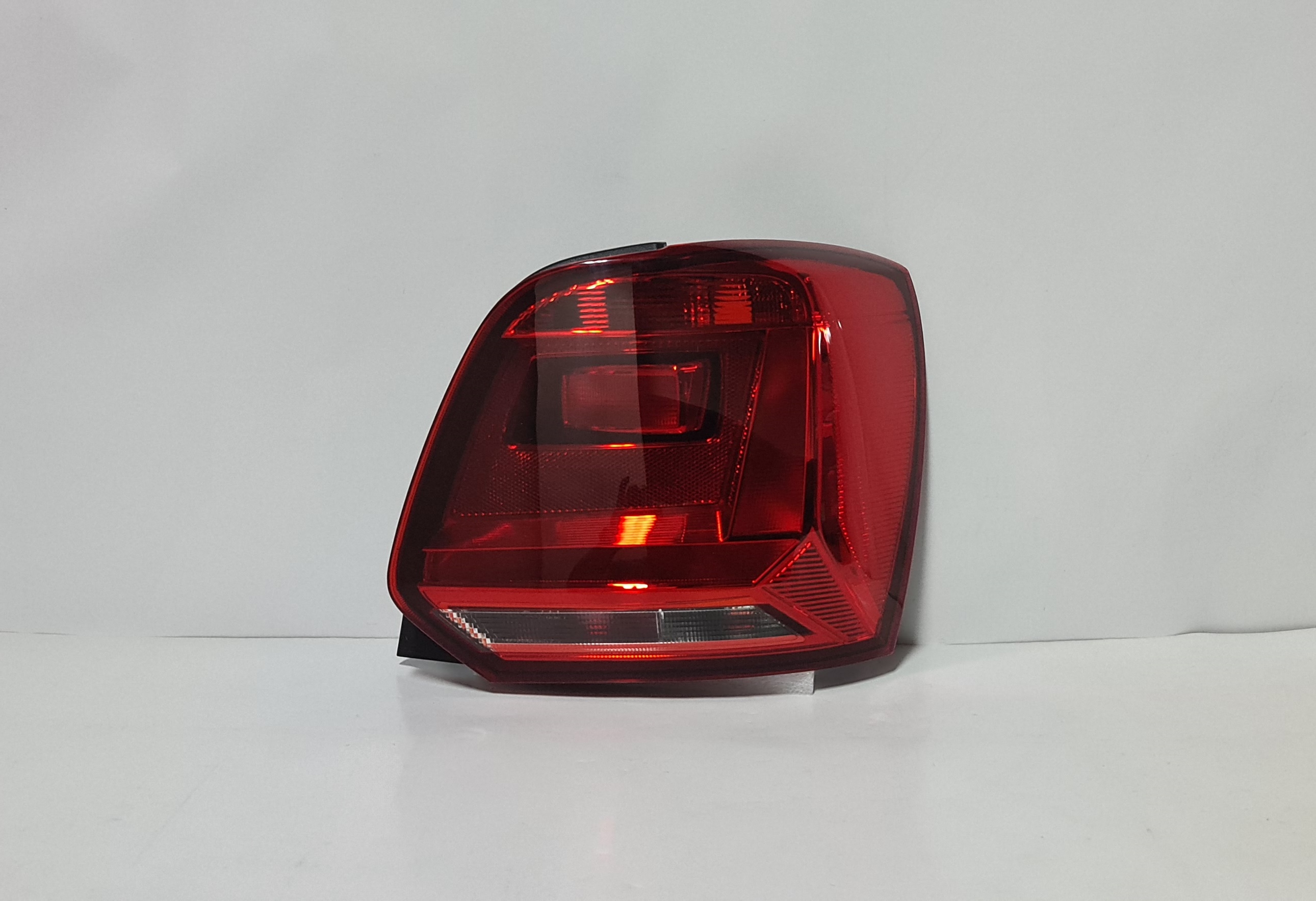  Polo 2014-2016 Hatch back Right side Tail light/Tail lamp with rear Fog lamp 