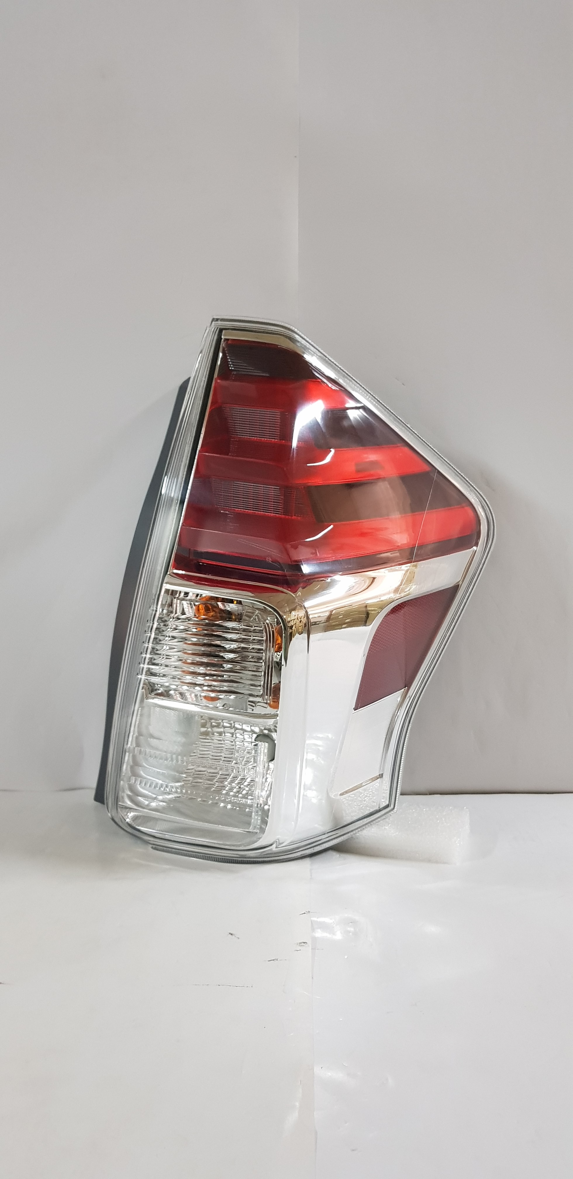  Prius V 2015-2018 Tail light lamp Right side 