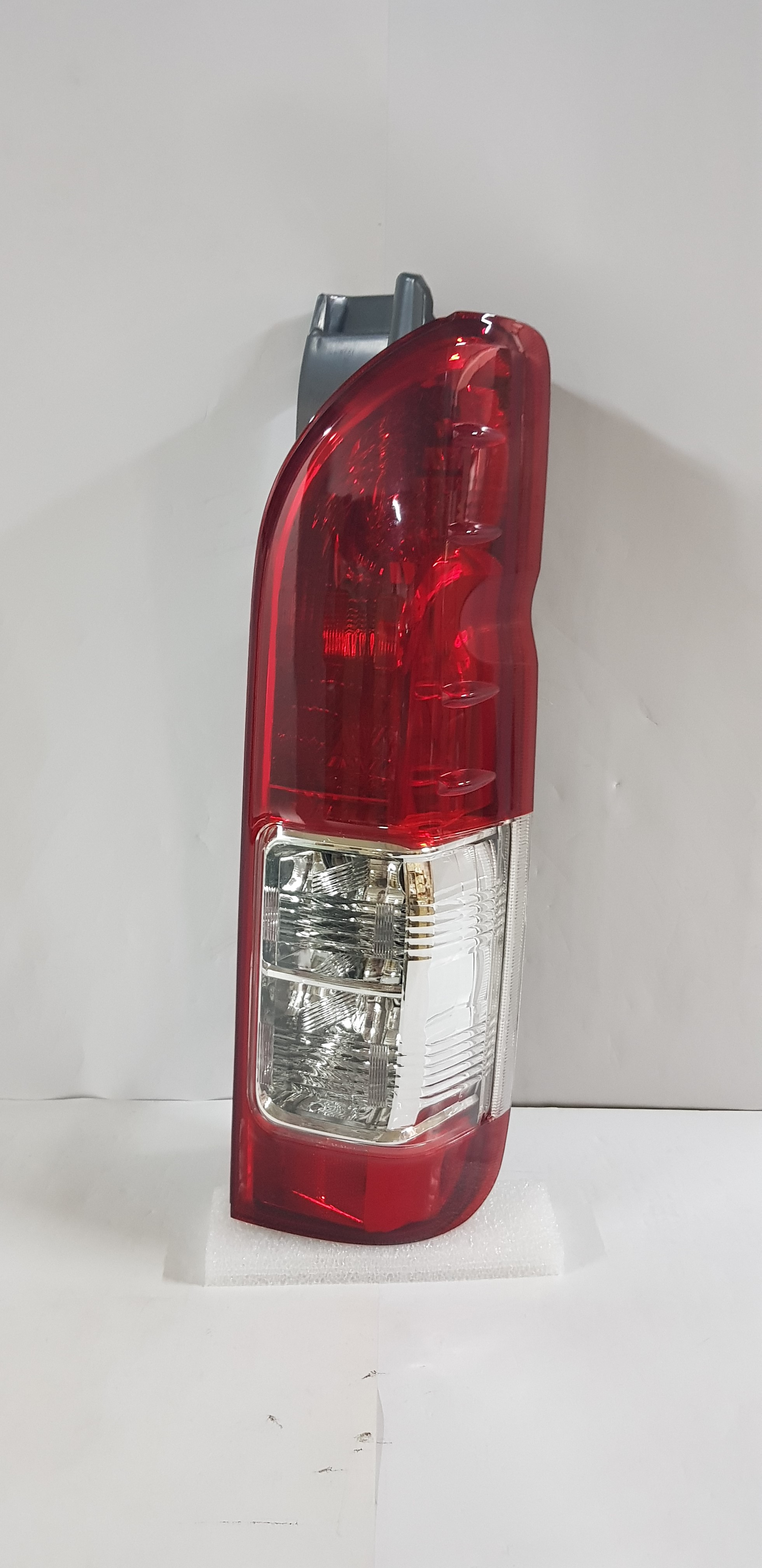  Hiace 2014 ON Tail light lamp Right side     