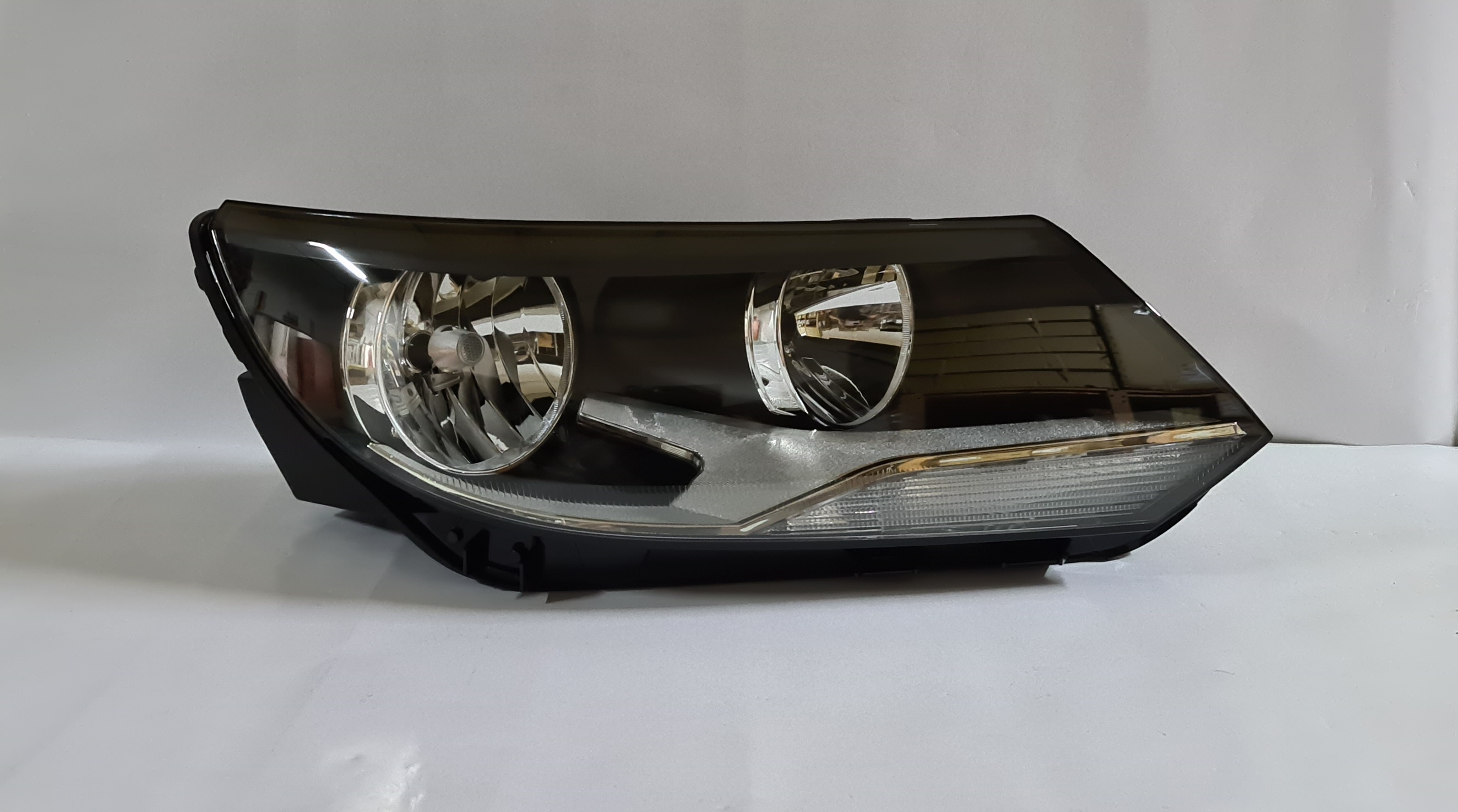  WV Tiguan 2011-2017 SUV Right Side Head light/Head lamp 