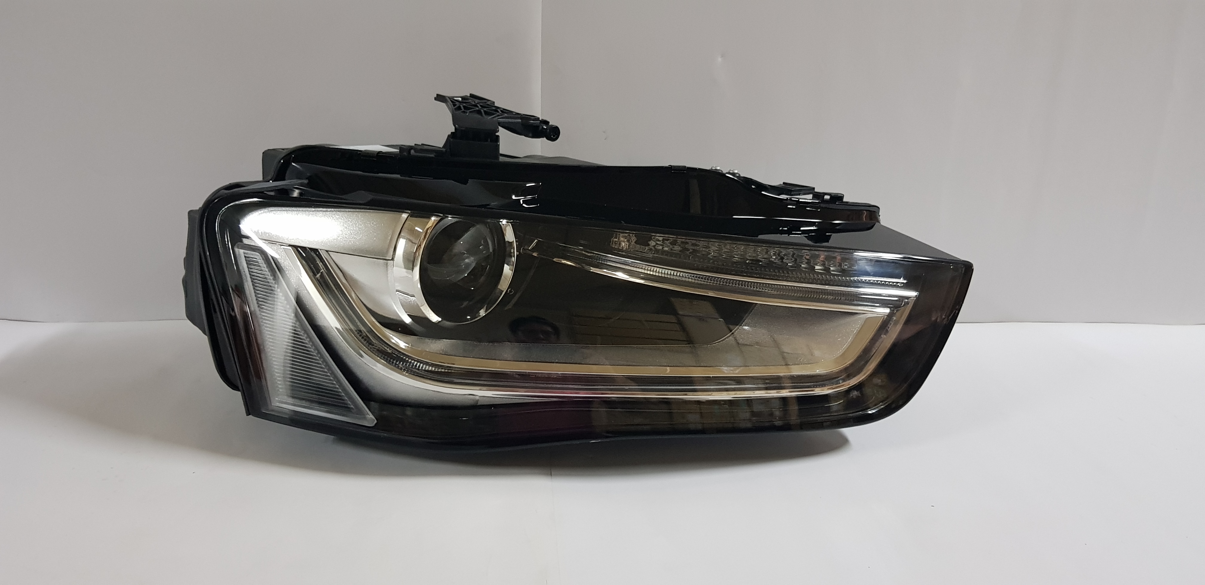  A4 B8.5 2012-2015 Sedan Head light lamp (Xenon, LED DRL) Right side     