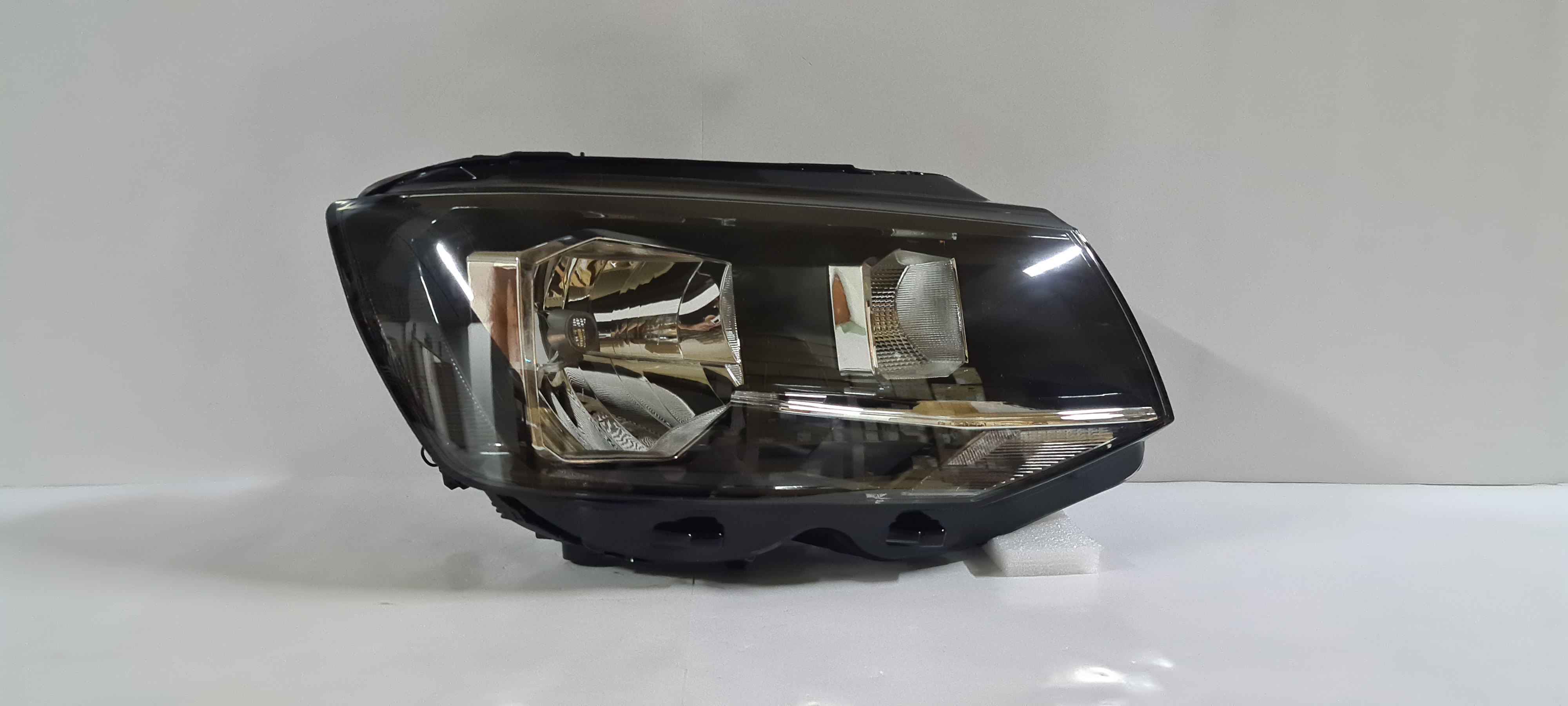  WV Transporter T6 2015 ON Right Side Head light/Head lamp