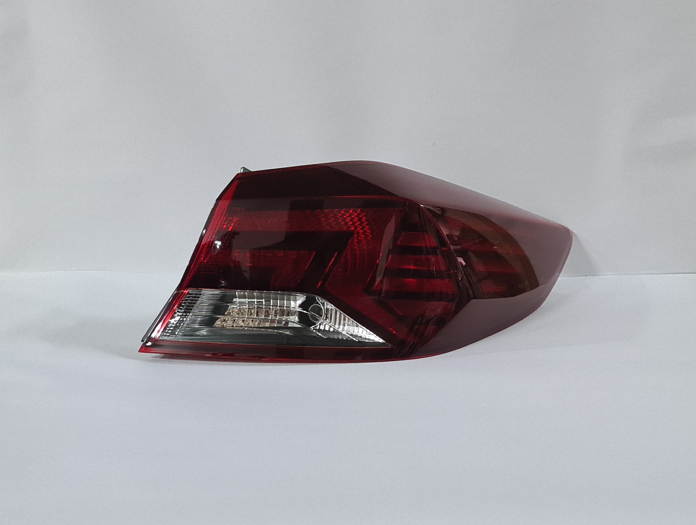  Elantra / Avante 2019 On Sedan Tail light lamp Right side,.        