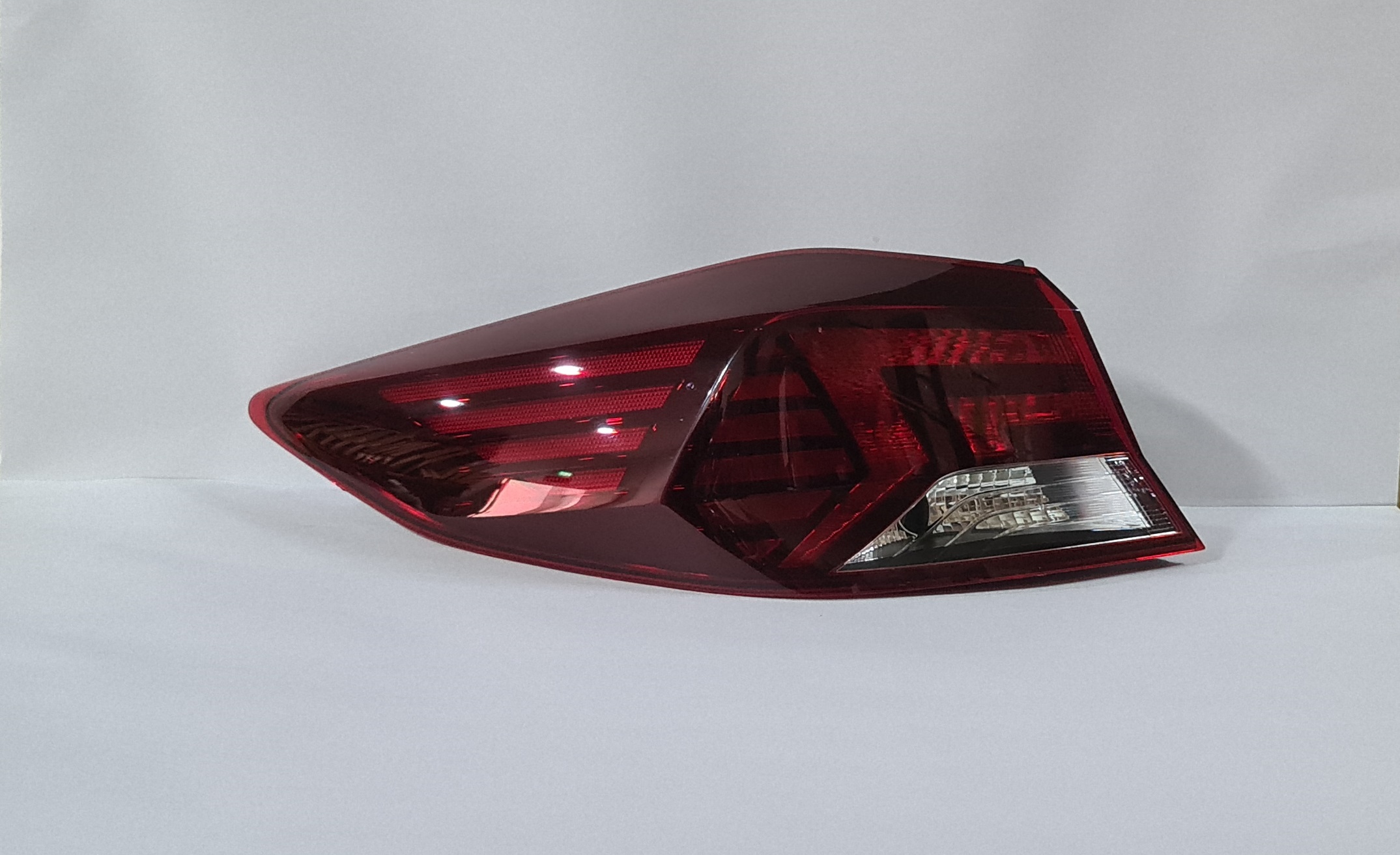  Elantra / Avante 2019 On Sedan Tail light lamp Left side ,. 