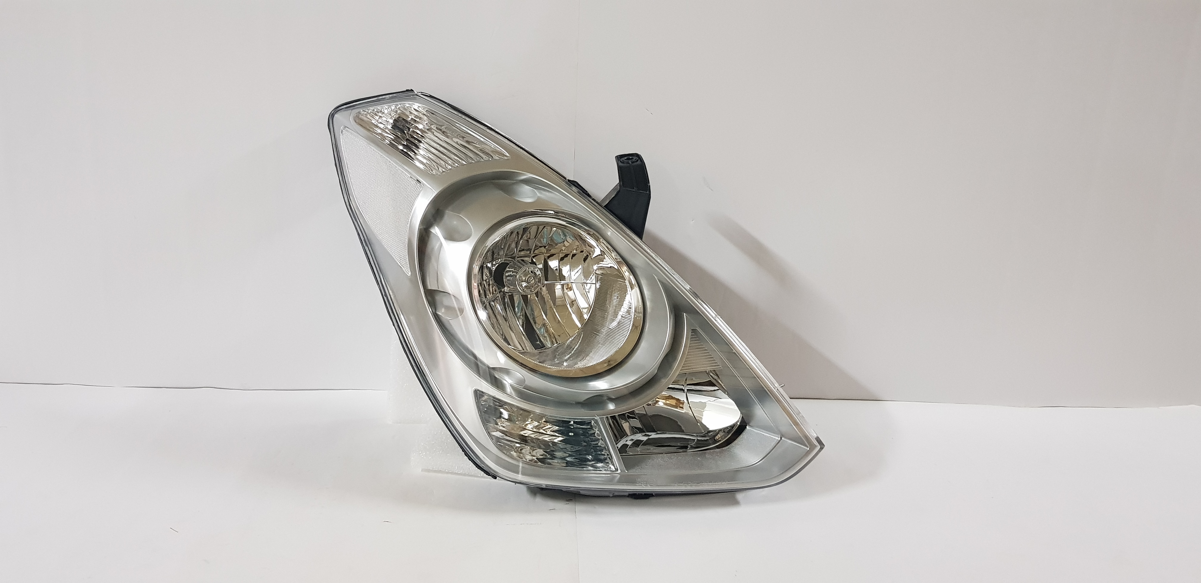  Starex 2008-2011 Van Head light lamp Right side,.      