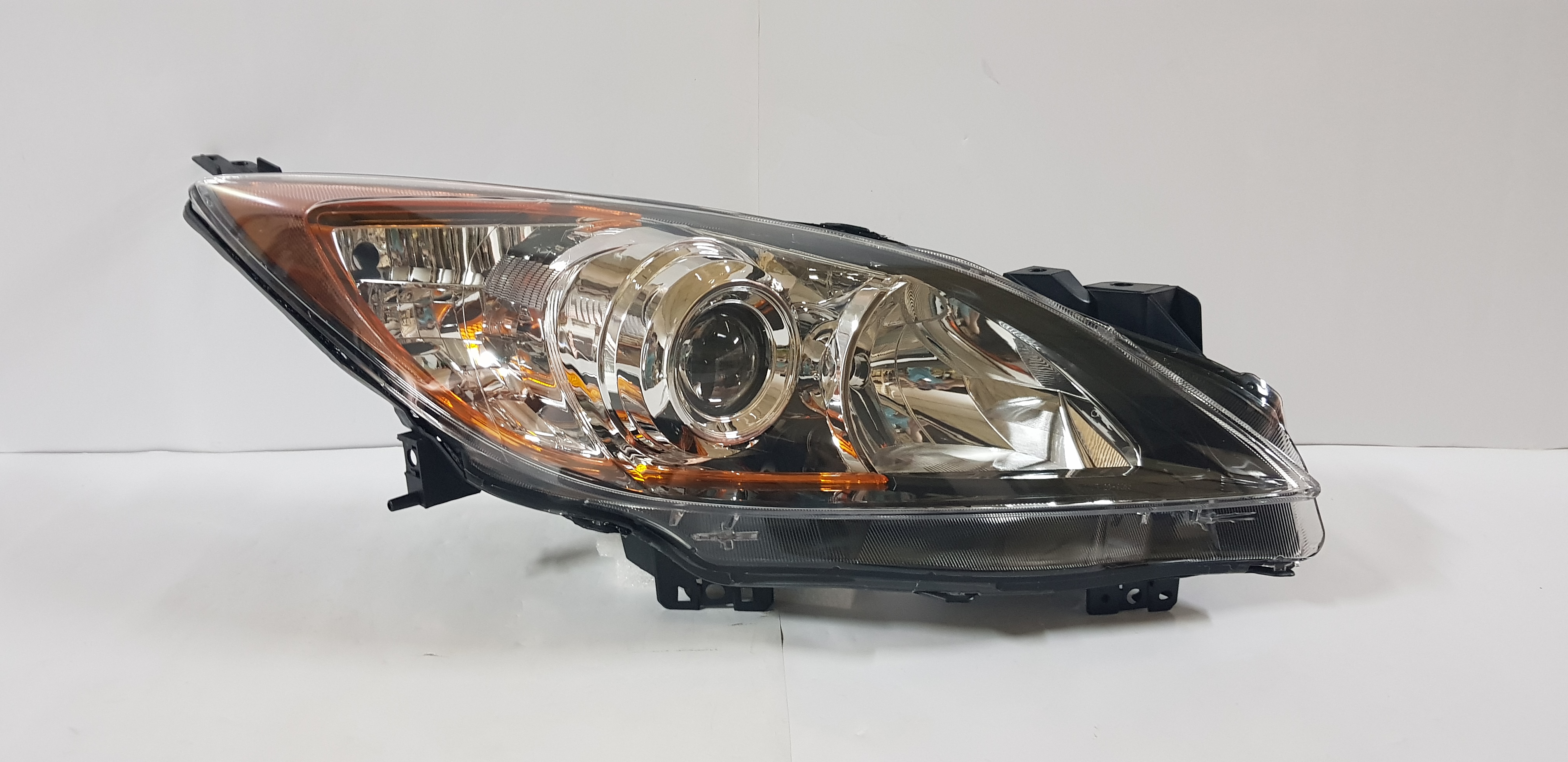  MZ-3 2009-2011 Head light lamp Right side,. 