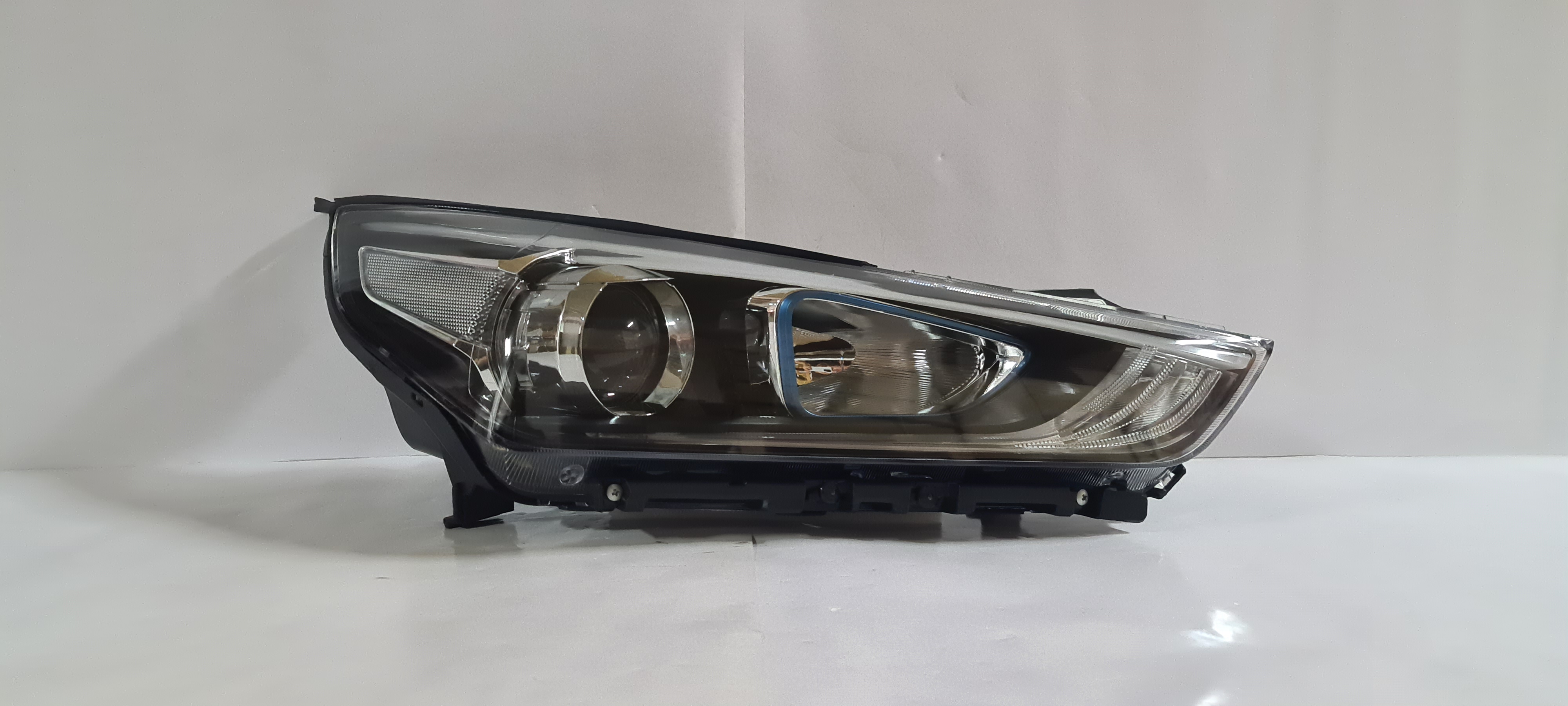  Ioniq 2017 On Head light lamp Right side 