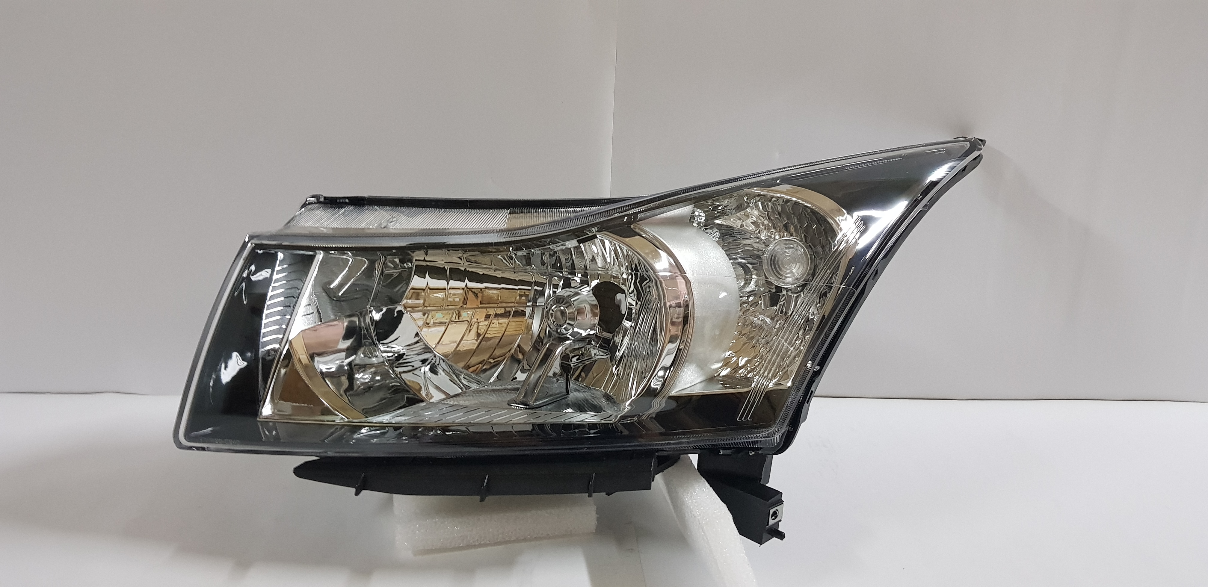  Cruze 2009-2018 Sedan Left side Head light lamp  