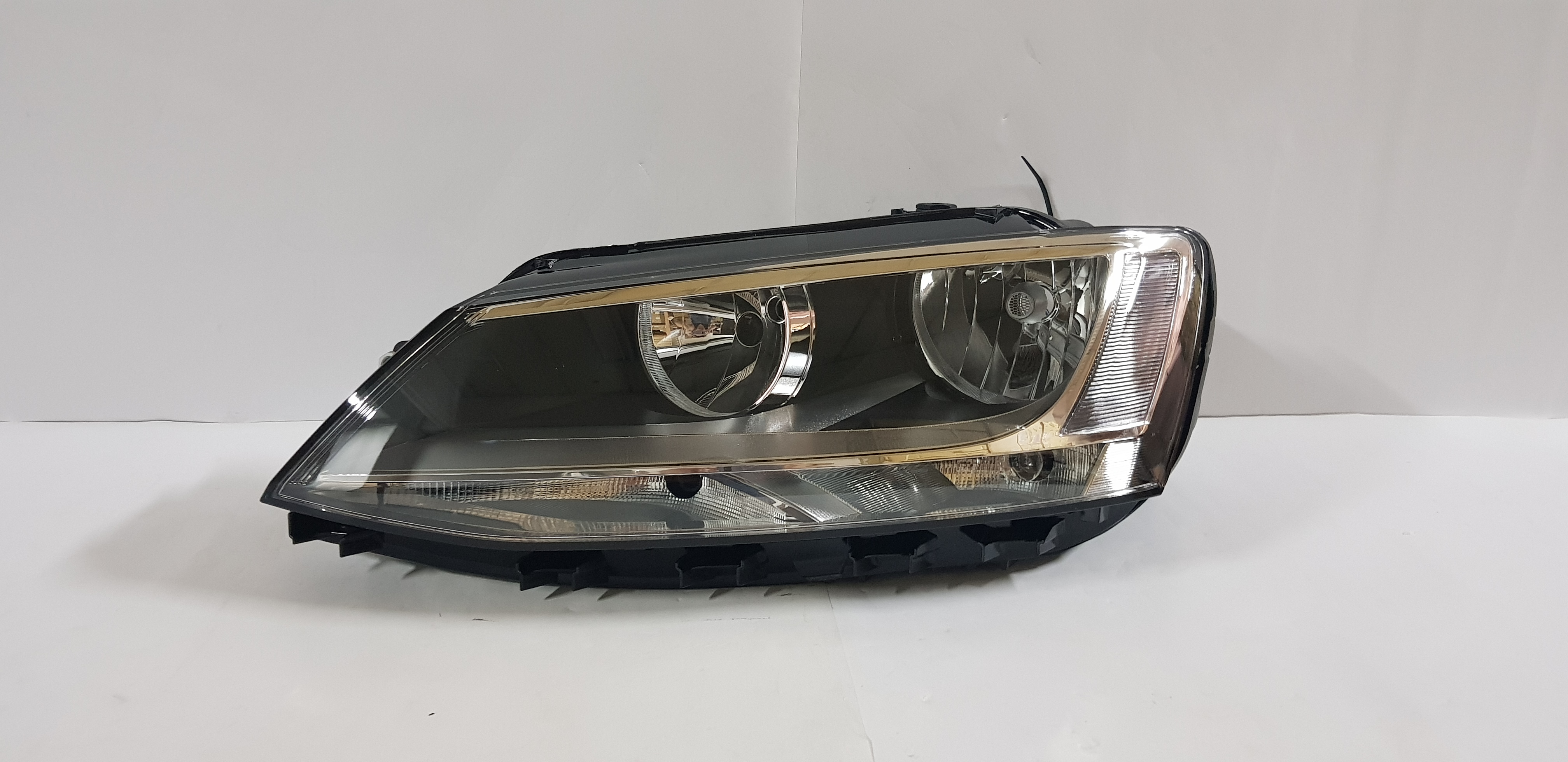  WV Jetta 1B 2011-2014 Head light/Head lamp left Side.,      
