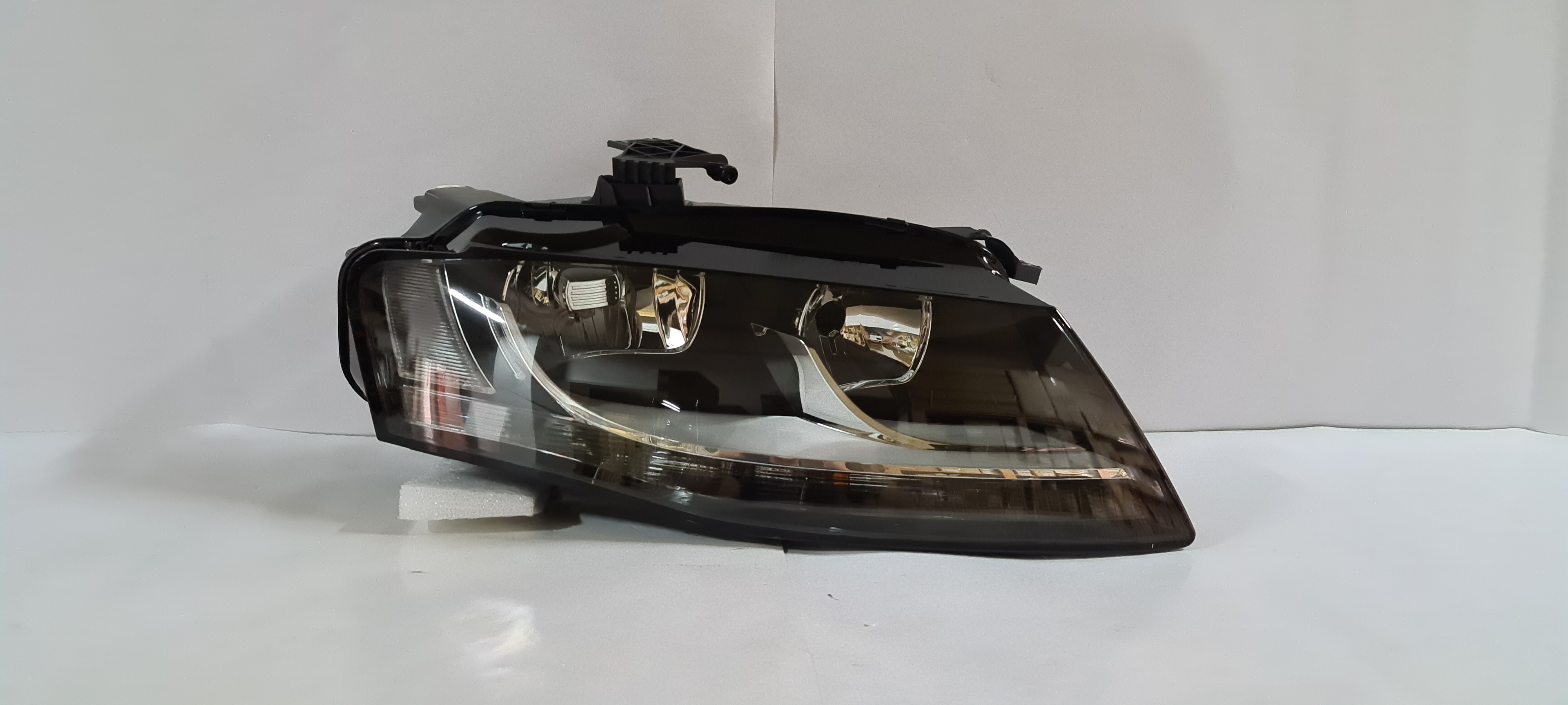  A4 B8 2008-2012 Sedan Head light lamp Right side, ( Halogen ) Type