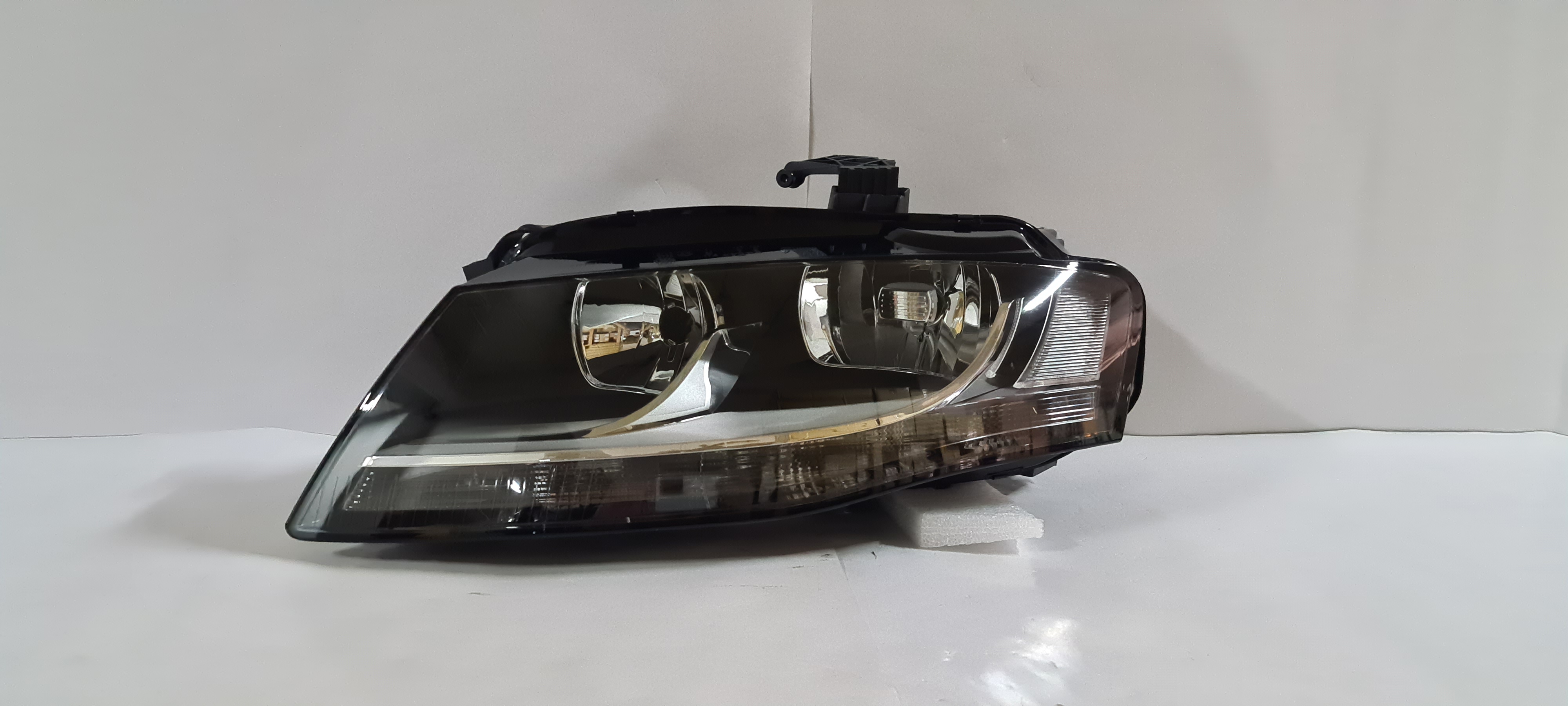  A4 B8 2008-2012 Sedan Head light lamp Left side (Halogen) Type., 