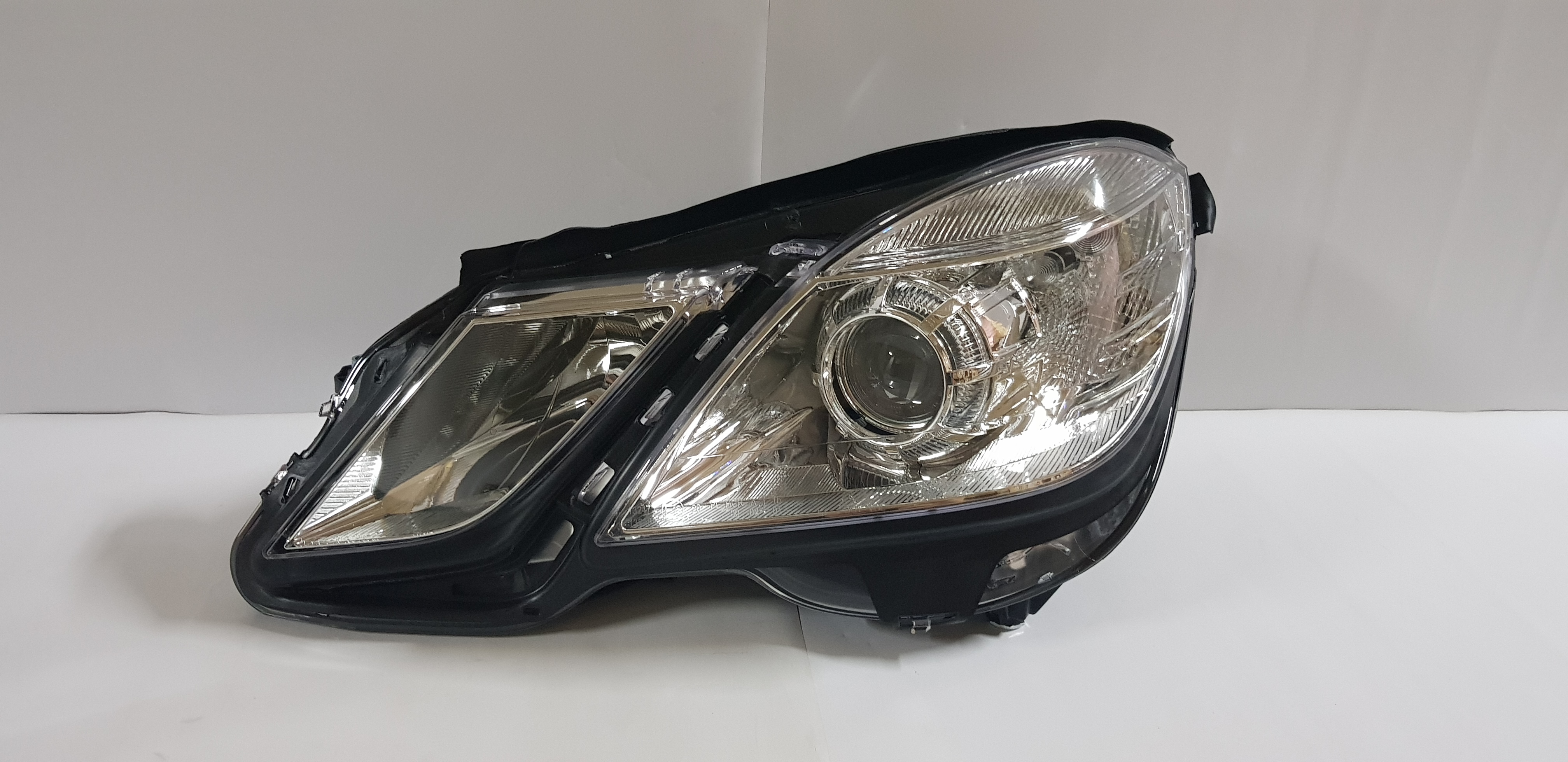  E-Class 2009-2012 Sedan left side Head light lamp (Non HID)   