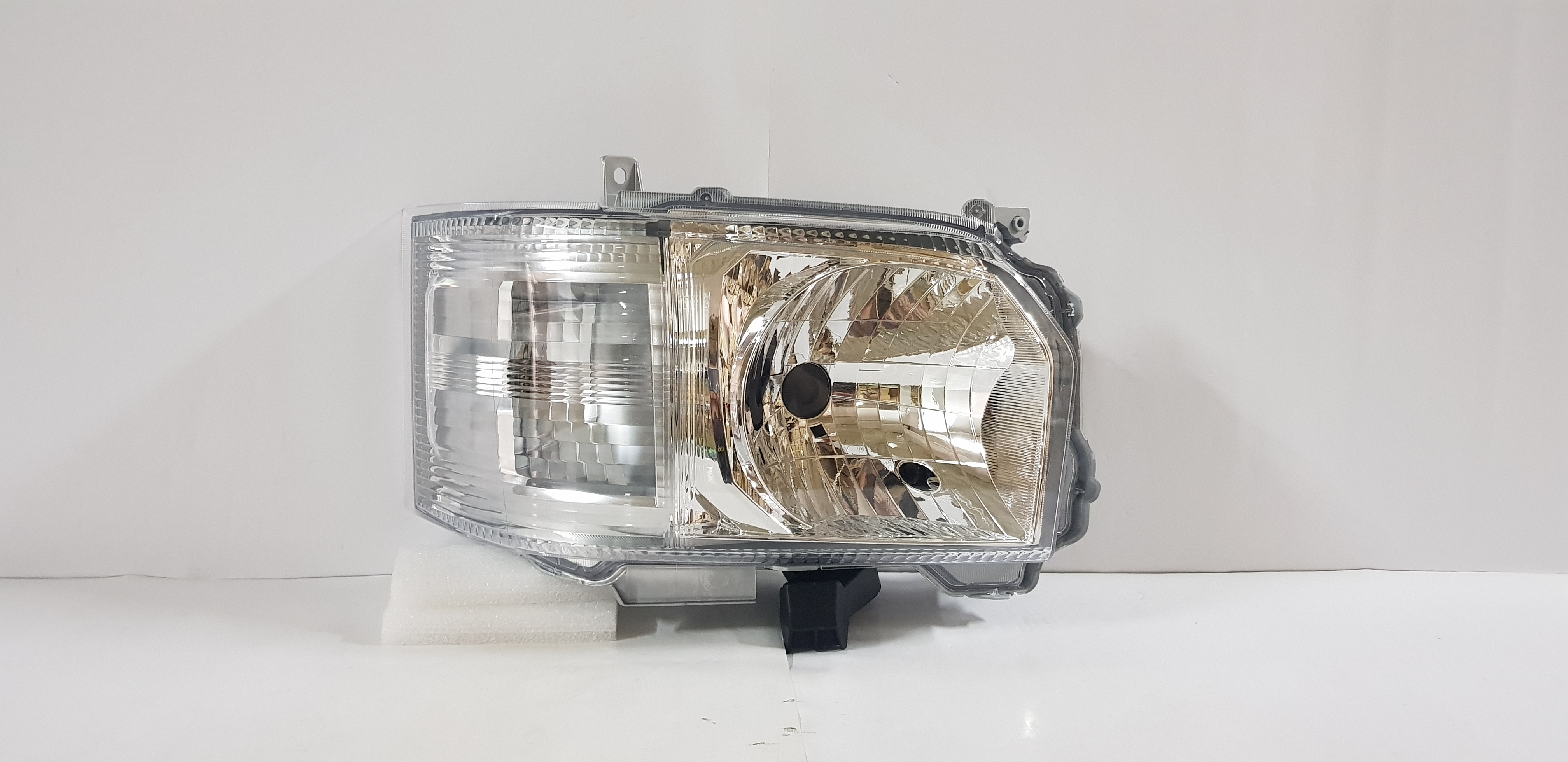  Hiace KDH 2014-2018 Head light lamp Right side.,     