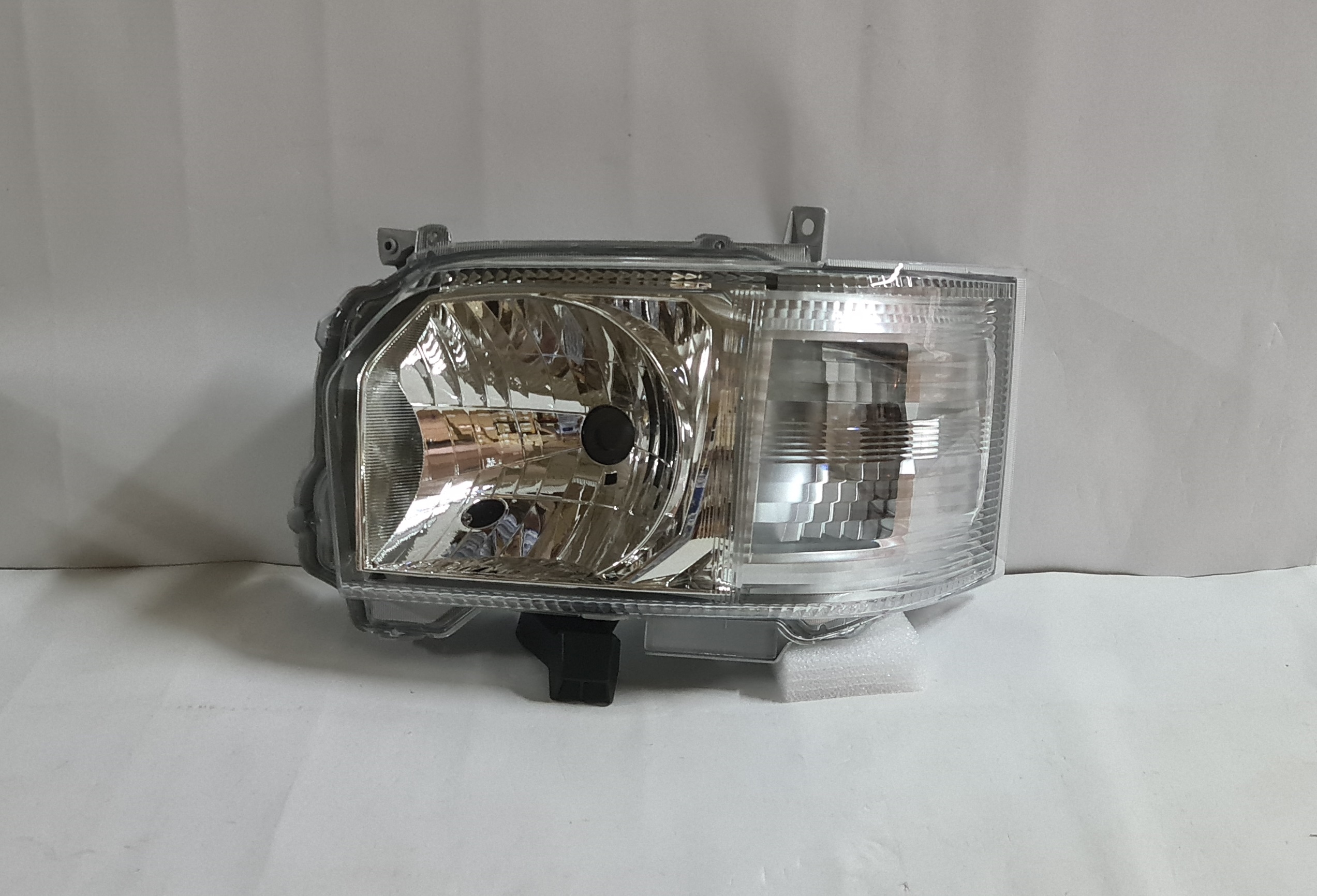  Hiace KDH 2014-2018 Left side Head light lamp Left side.,     