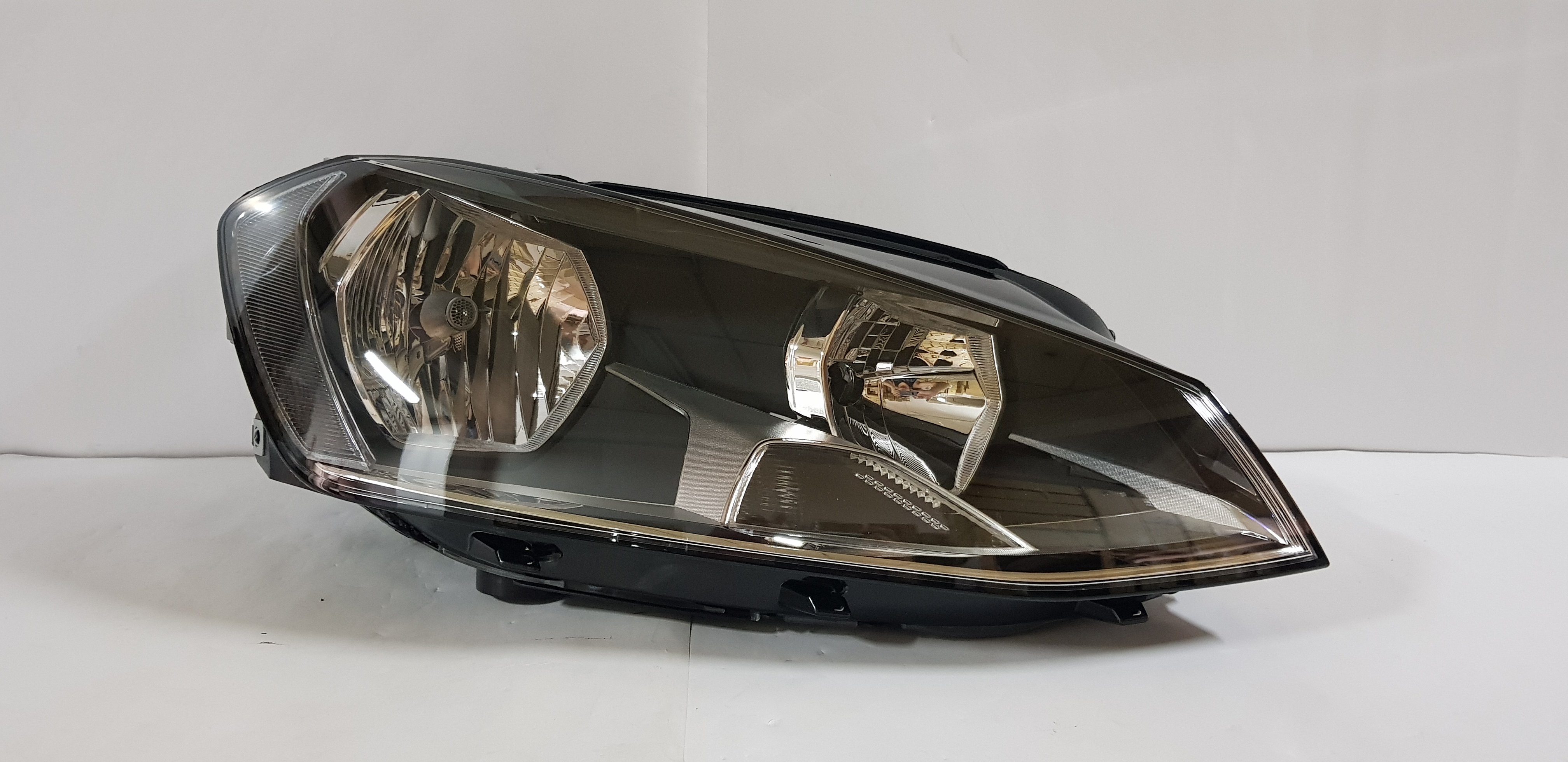  WV Golf 7 2012-2017 Hatchback Head light/Head lamp Right Side     