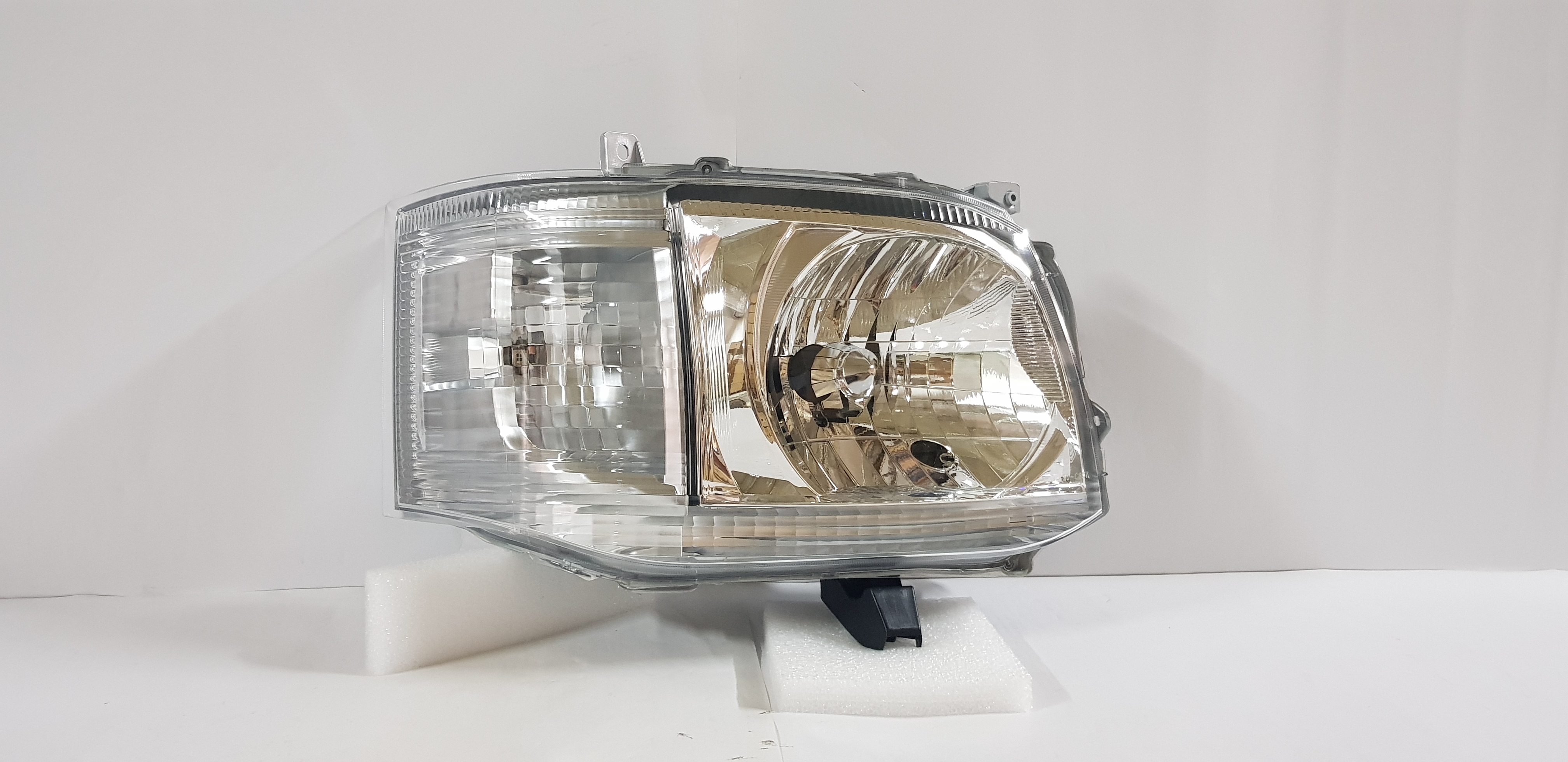  Hiace KDH 2010-2013 Right side Head light lamp 